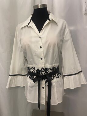Dress Barn White Button-Down Blouse w/ Black Embroidery. Size XL, PTP 23, L 26